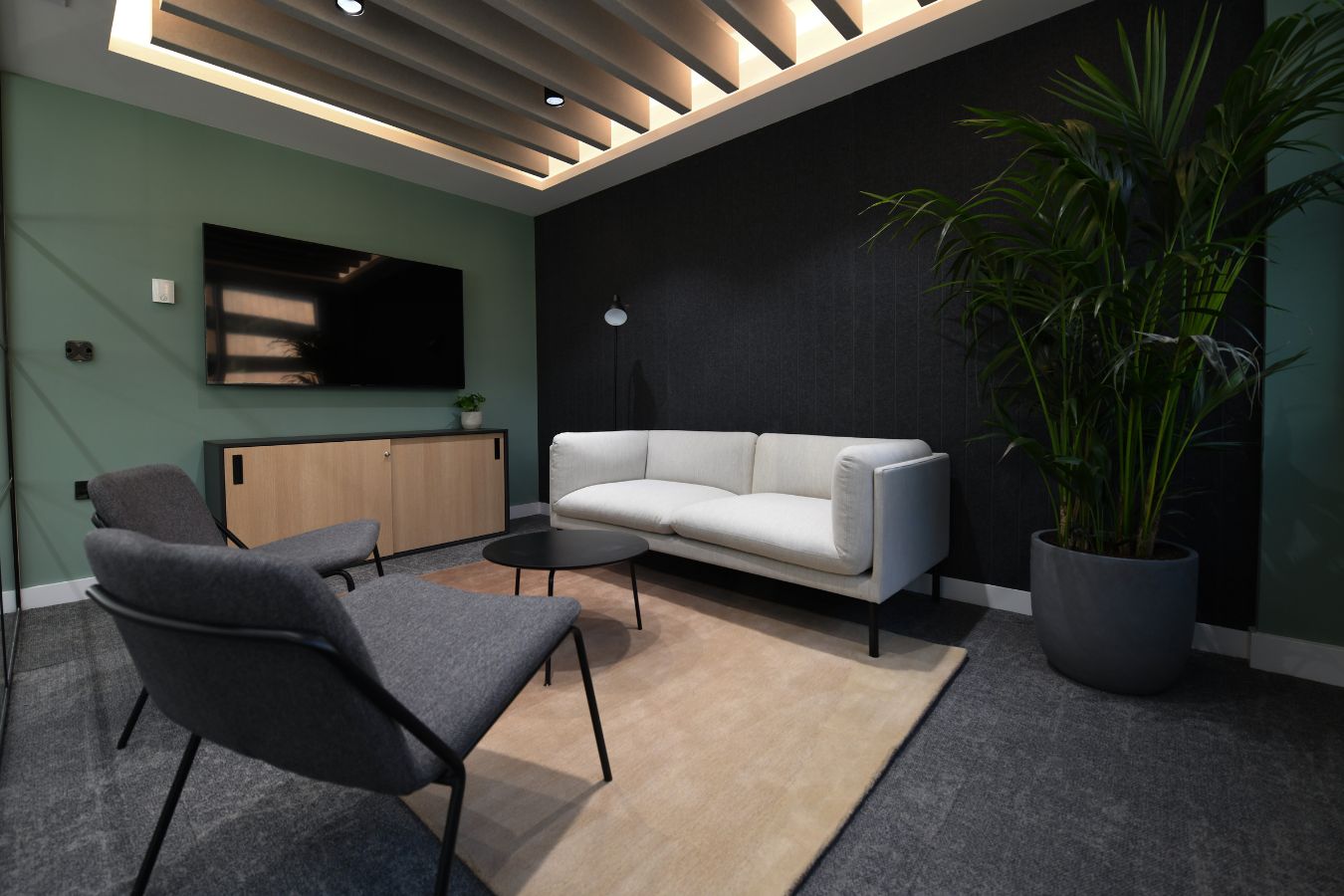 Agile seating options, a sofa and chairs in biophilic focus zone